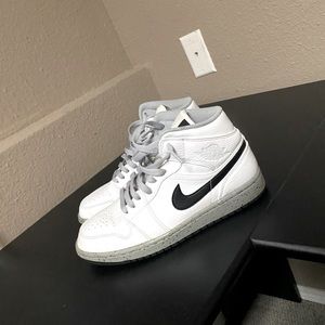 Jordan 1 mid “white cement”